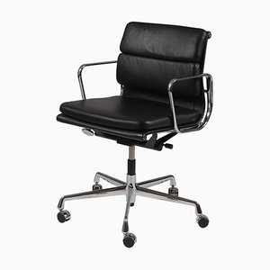 Chaise de Bureau Ea-217 en Cuir Noir par Charles Eames pour Vitra
