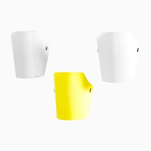 Lámparas de pared con estructura de latón blanco y amarillo y altavoces de vidrio acrílico de Gino Sarfatti para Artiluce, años 50. Juego de 3