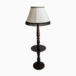 Stehlampe aus Holz mit Tisch und Textilschirm