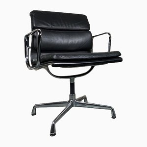 Ea 207 Soft Pad Chair von Charles & Ray Eames Bürostuhl für Vitra, 2000er