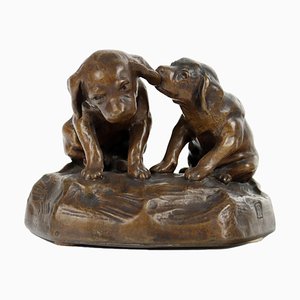 Statuetta di cani piccoli in bronzo di F. Gornik