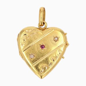 18 Karat 20th Century French Yellow Gold Heart Medallion