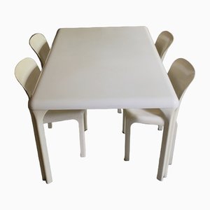 Mesa y sillas de Vico Magistretti para Artemide, años 70. Juego de 5