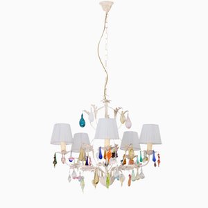 5-Leuchten Kronleuchter mit Weißen Lampenschirmen, Elfenbeinfarbenem Rahmen & Farbigen Hängelampen aus Murano Glas