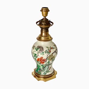 Lámpara de mesa china Mount Famille Rose de latón, siglo XIX
