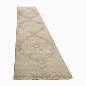 Türkischer Vintage Teppich mit geometrischem Muster in Braun