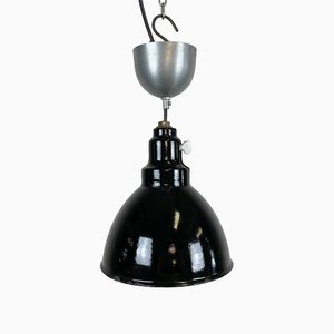 Lámpara colgante industrial pequeña esmaltada en negro, años 50