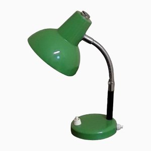 Kleine deutsche Schreibtischlampe mit flexiblem Chromkörper & grünem Metallschirm von Fischer Leuchten, 1970er