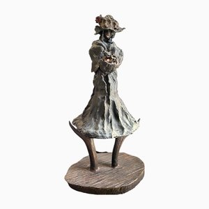 José Tomás Navarro, Girl in Dress with Basket, años 60, Bronce