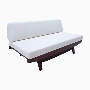 Italienisches Sofa aus weißem Bouclé & Holz, 1960er