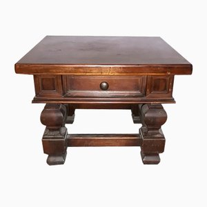 Antiker Tisch aus Nussholz