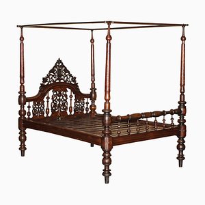 Cama con dosel tallada, década de 1780