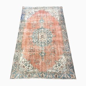 Überfärbter anatolischer Vintage Teppich