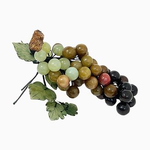 Racimo de uva chino de jade tallado y piedra de mediados del siglo XX