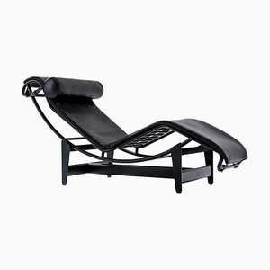 Chaise longue LC4 nera di Le Corbusier per Cassina