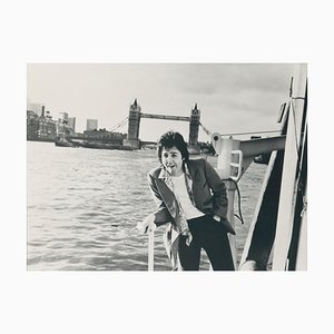 Photographie Noir et Blanc Henry Grossman, Paul McCartney, London Bridge, 1970