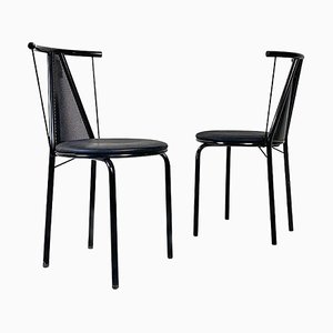Italienische postmoderne Stühle aus schwarzem Metall & Kunststoff, 1980er, 2er Set