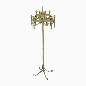 Candelabro antiguo de hierro fundido, década de 1900
