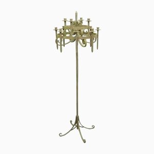 Candelabro antiguo de hierro fundido, década de 1900