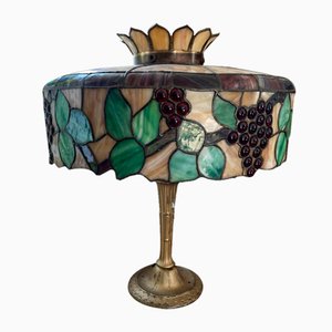 Lámpara de mesa Miller con pantalla de vidrio al estilo de Tiffany