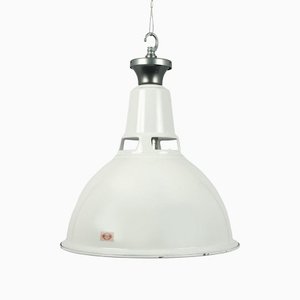 Lámpara colgante industrial grande esmaltada en blanco con cuello ventilado de Benjamin Electric, años 50