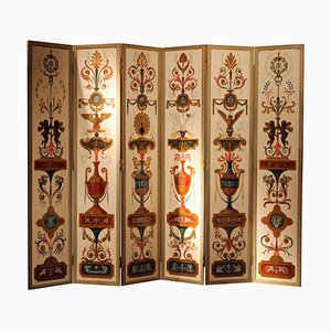 Biombo plegable italiano de seis paneles de madera pintada con marco de bronce dorado