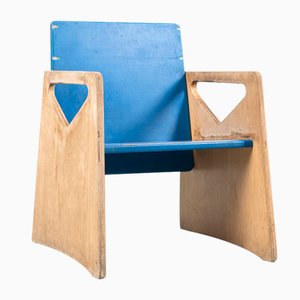 Moderner Kinderstuhl aus Holz