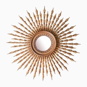 Espejo portugués convexo en forma de sol de madera dorada, años 50