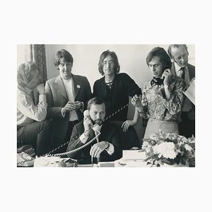 Henry Grossman, The Beatles, Büro, Schwarz-Weiß-Fotografie, 20,7 X 25,4 cm 1970, 1970er, Messing
