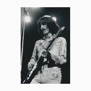 Henry Grossman, George Harrison on Stage, Fotografia in bianco e nero, 25,5 X 20,6 Cm 1970