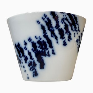 Jarrón de porcelana azul y blanca de Ivan Weiss para Royal Copenhagen, años 80