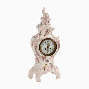 Reloj de encimera francés estilo barroco de porcelana, década de 1800