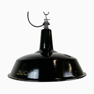 Lámpara colgante industrial esmaltada en negro de Reluma, años 50