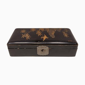 Caja japonesa lacada y policromada, siglo XIX