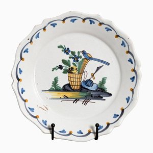 Plato de finales del siglo XVIII con pájaro en alforja de Nevers Faience