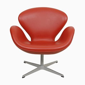 Swan Chair aus original rotem Leder von Arne Jacobsen für Fritz Hansen, 2000er