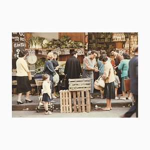 Peter Cornelius, Paris in Color: Paris Market Shoppers, 1956-1961 / 2023, Archivaler Pigmentdruck