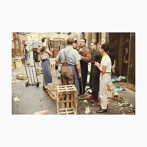 Peter Cornelius, Paris a Colour: Paris Street Market, 1956-1961 / 2023, Stampa a pigmenti d'archivio