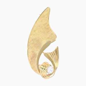 18 Karat French Yellow Brushed Gold and Cultured Pearl Bow Brooch, 1960s