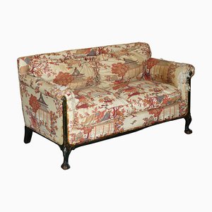 Ästhetisches Movement Sofa aus Chinoiserie Stoff mit Krallen & Kugelfüßen von Howard & Sons, 1880er