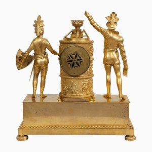 Reloj Imperio francés antiguo de bronce dorado finamente cincelado, siglo XIX