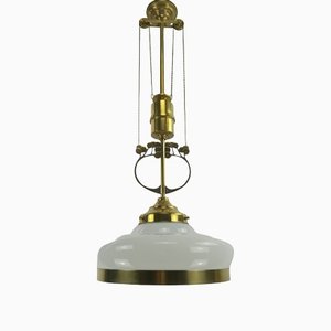 Lámpara de araña Arrt Deco vienesa con vidrio opalino, años 20