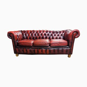 Chesterfield Sofa aus rotem Leder