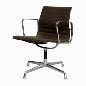 Chaise Pivotante EE108 par Charles & Ray Eames pour Vitra