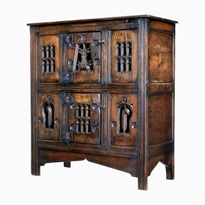 Credenza Gothic Revival in legno di quercia intagliato