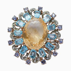 Anillo de oro rosa y plata con topacios amarillos y azules, tanzanita y diamantes, años 60