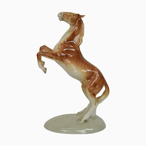 Caballo encabritado de porcelana de Royal Dux, años 40