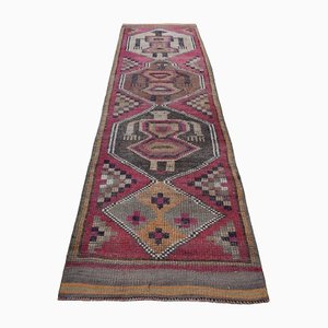 Tapis de Couloir Oushak Vintage en Laine Violette, Turquie, 1960s