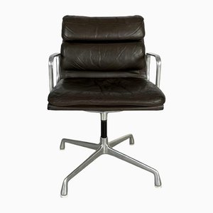 Soft Pad Group Stuhl aus braunem Leder von Charles und Ray Eames für Herman Miller, 1960er