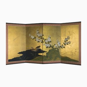 Biombo japonés con patos entre nubes doradas, años 20